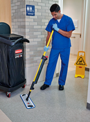 Mopa Rubbermaid Sistema PULSE™ con Armazón 45cm y Baston Spray. (INCLUYE REPUESTO)